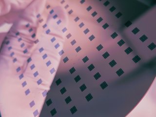 Пластина с квантовыми чипами. Источник фото - НОЦ ФМН