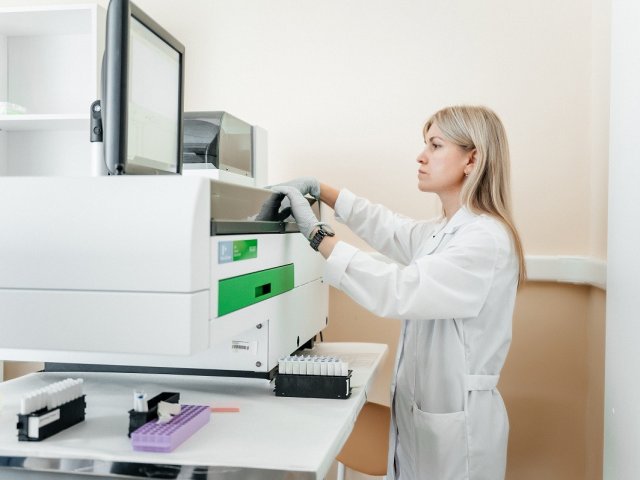 Старший научный сотрудник научно-исследовательского центра «Онкотераностика» Мария Ларькина. Источник фото: пресс-служба ТПУ