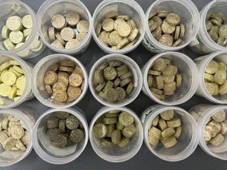 Все 15 видов сорняков в гранулированном виде. Фото: Dr Bruno Rafael de Almeida Moreira / University of Queensland