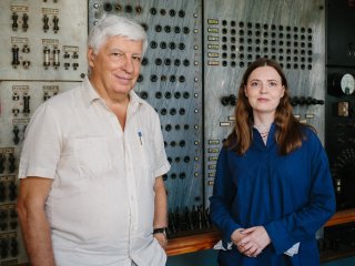 Замдиректора ИФП РАН Алексей Трояновский и корреспондент портала «Научная Россия» Янина Хужина. Фото: Ольга Мерзлякова / «Научная Россия»