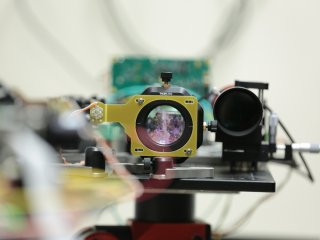 Ученые физического факультета МГУ показали свои разработки в преддверии фестиваля NAUKA 0+. Фото: Ольга Мерзлякова / «Научная Россия»