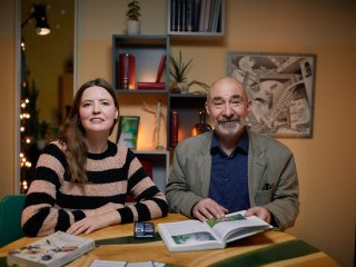 Корреспондент «Научной России» Янина Хужина и энтомолог Владимир Карцев. Фото: Елена Либрик / «Научная Россия»