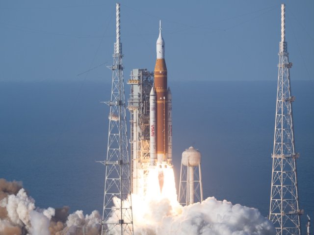 Старт ракеты-носителя SLS с кораблем Orion. Фото: Joel Kowsky / NASA 