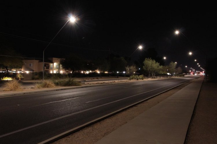 Уличные фонари в меньшей степени влияют на ночное световое излучение в городах, чем ожидалось