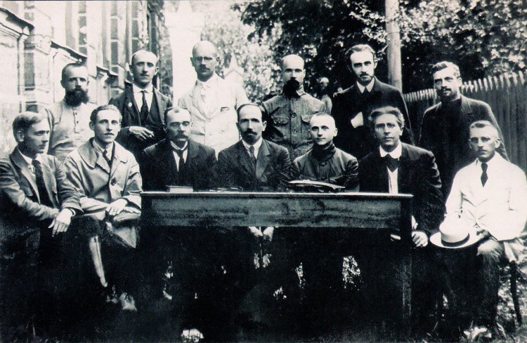 Научная комиссия Инбелкульта. Минск, 1922 год. Степан Некрашевич – четвёртый в ряду сидящих.