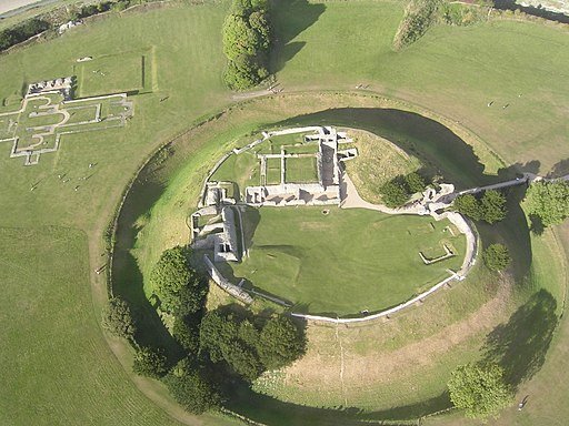 Огромный средневековый дворец XII века найден в Англии