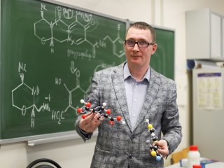 Доцент кафедры органической химии и высокомолекулярных соединений УрФУ Дмитрий Обыденнов. Фото - Анастасия Фарафонтова