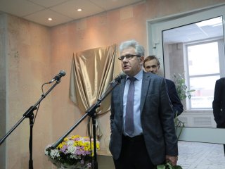 Академику Фортову — 80 лет! В ОИВТ РАН открылась мемориальная доска в память о великом ученом. Фото: Ольга Мерзлякова / Научная Россия