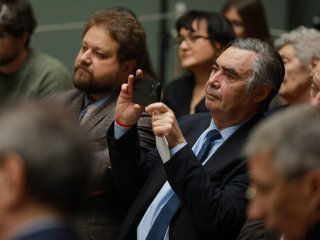 Лауреатов премии OGANESSON–2025 наградили в зале Микеланджело Пушкинского музея. Фото: Николай Малахин / Научная Россия