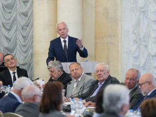 Президиум РАН заслушал доклады лауреатов Государственных премий в области науки и технологий 2025 г. Источник фото: Российская академия наук
