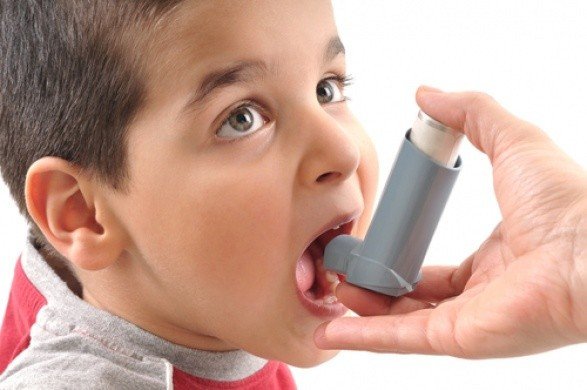 Стероиды от астмы могут замедлять рост у детей