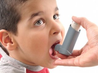 Стероиды от астмы могут замедлять рост у детей