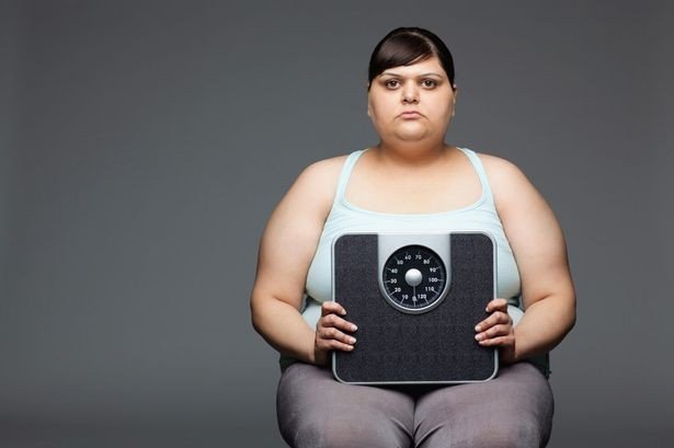Низкорослым мужчинам и женщинам с избыточным весом живется труднее