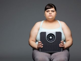 Низкорослым мужчинам и женщинам с избыточным весом живется труднее