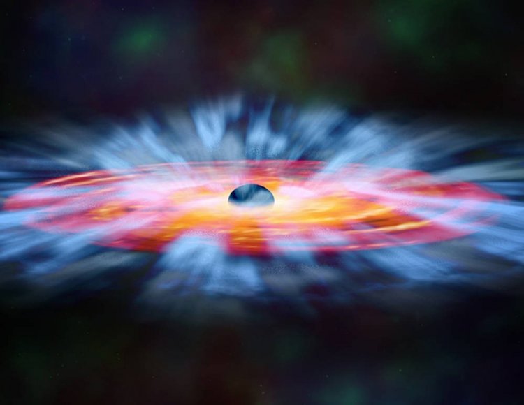 Супермассивная черная дыра готовится «пообедать» хаотично