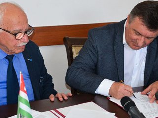 В Сухуми подписан договор о сотрудничестве научных организаций Крыма и Севастополя с Академией наук Абхазии