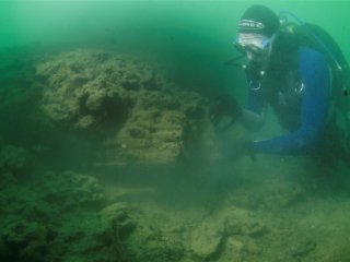 Под водой обнаружено место строительства лодок каменного века