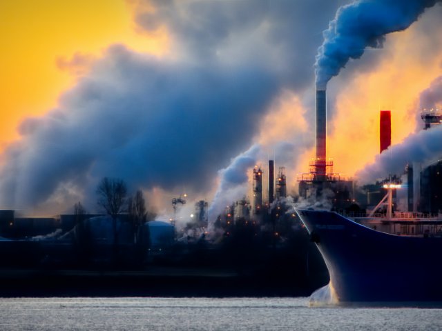 Электроэнергию из промышленных выбросов научились добывать в Обнинске. Изображение: Chris LeBoutillier / фотобанк Unsplash 