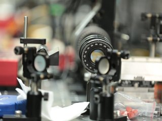 Ученые физического факультета МГУ показали свои разработки в преддверии фестиваля NAUKA 0+. Фото: Ольга Мерзлякова / «Научная Россия»