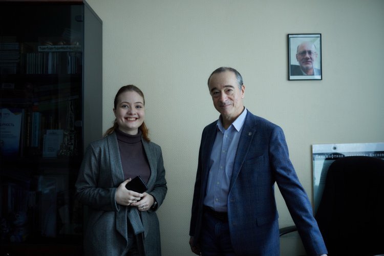 Заведующий отделом теории и методики ИА РАН профессор РАН Дмитрий Сергеевич Коробов и корреспондент «Научной России» Анастасия Жукова