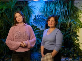 Корреспондент «Научной России» Янина Хужина и нейробиолог Варвара Дьяконова. Фото: Елена Либрик / «Научная Россия»