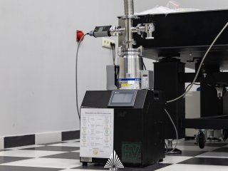 Вакуумная станция на основе турбомолекулярного насоса. Фото: Никита Севастьянов / Центр общественных коммуникаций ЮФУ