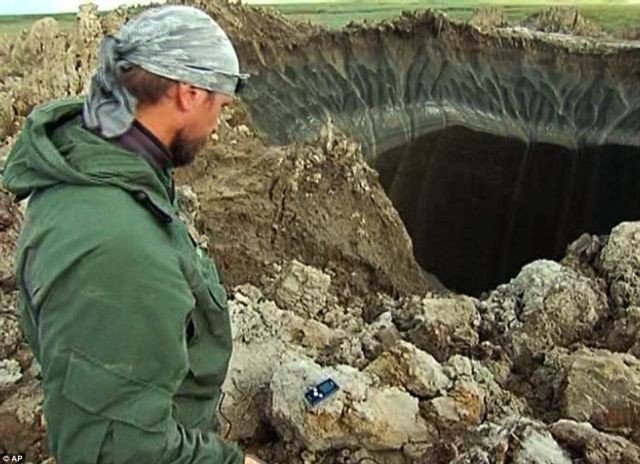 Загадочный кратер на Ямале пробили подземные газы