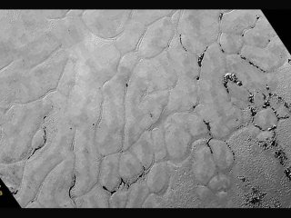 В «сердце» Плутона нашли ледяную пустыню