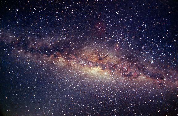 Что заставляет Млечный Путь двигаться, притом со скоростью 2 млн км/час