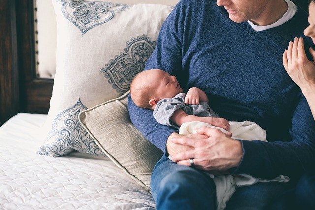 Средний возраст первого отцовства в США превысил 30 лет
