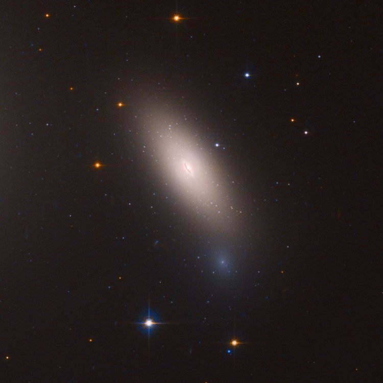 Хаббл нашел рядом с Млечным Путем реликтовую галактику