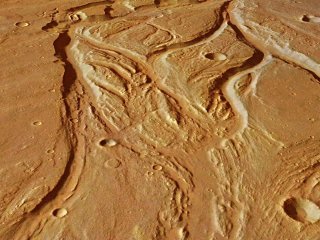 Загадочные русла высохших рек на Марсе