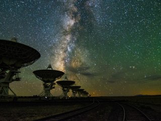 Массивные черные дыры в маленьких галактиках
