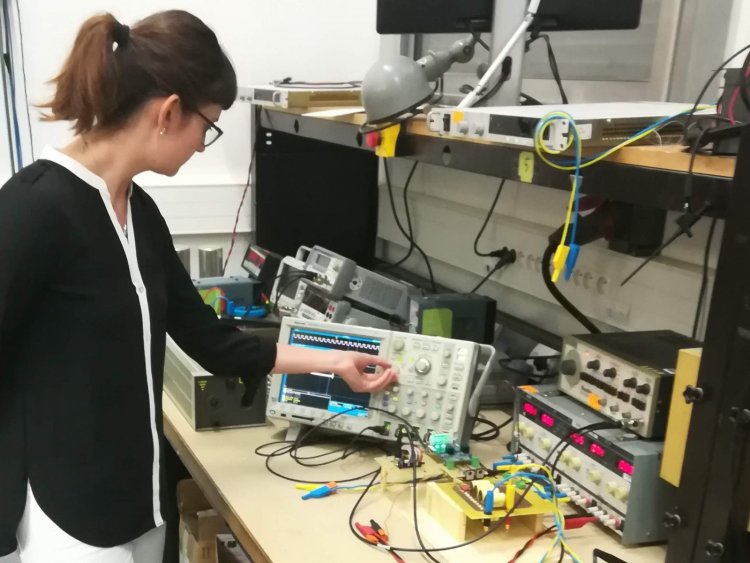 Аспирантка ТПУ разработала стенд для испытаний электроизоляции