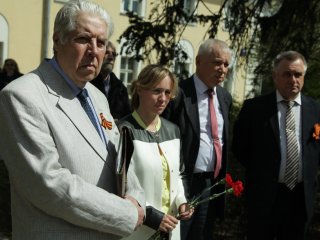 Возложение цветов ветеранами РАН