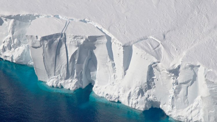 Обрушение морских ледяных скал не всегда может быть неизбежным