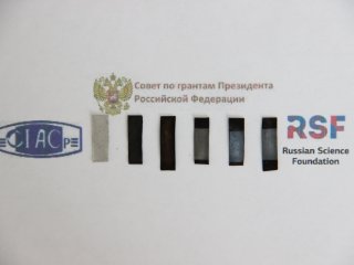 Рисунок 1. Образцы солнечного элемента на разных этапах создания от травления кислотой до нанесения последнего слоя. Источник Александ