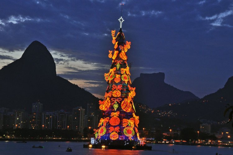 Новогодняя елка в Бразилии