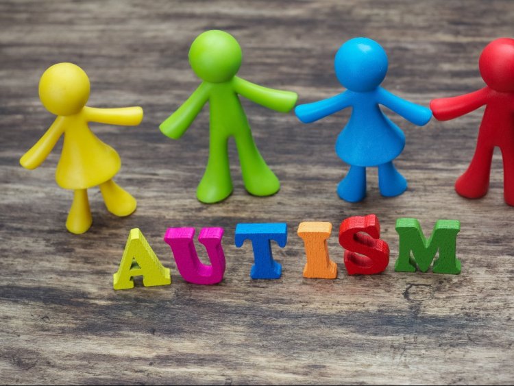 Детям с аутизмом помогает спонтанная игра в группе сверстников