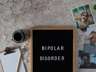 Bipolar affective disorder. Photo: micheile henderson / Unsplash