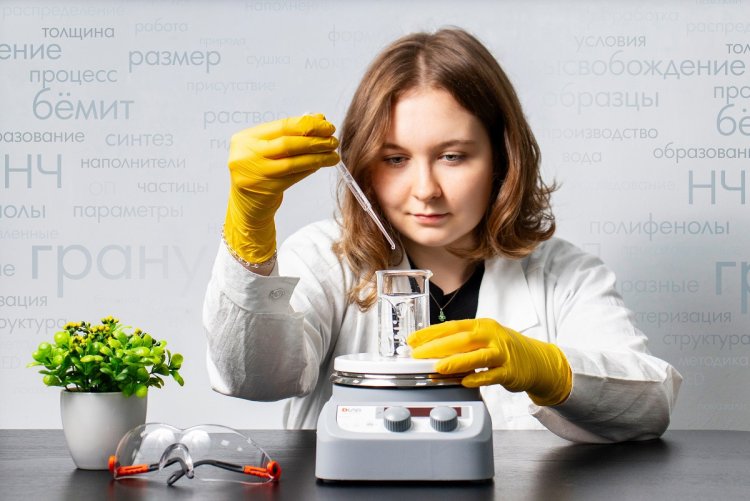Первый автор, студент-химик первого курса магистратуры СПбГУ Ксения Мешина.Фото предоставлено Дмитрием Ткаченко