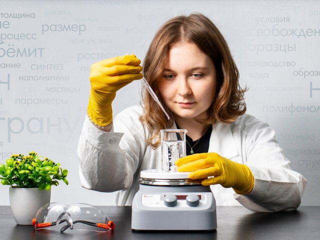 Первый автор, студент-химик первого курса магистратуры СПбГУ Ксения Мешина. Предоставлено Дмитрием Ткаченко