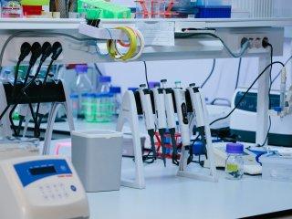 В лаборатории физико-химии биомембран биологического факультета МГУ. Фото: Ольга Мерзлякова / «Научная Россия»