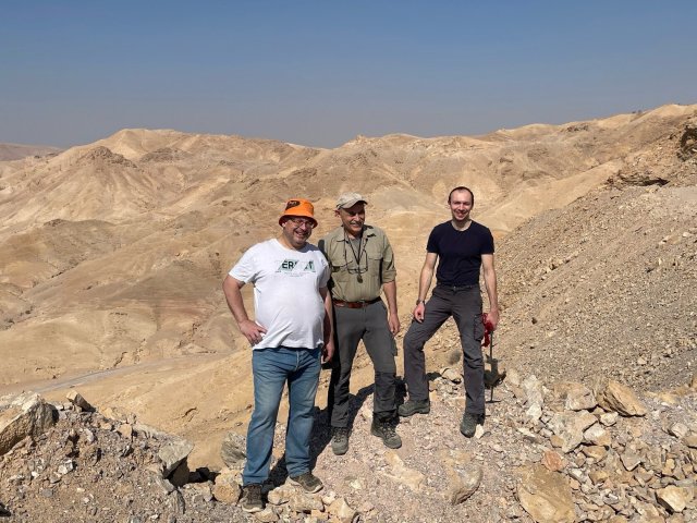 Сергей Бритвин, Михаил Мурашко и Олег Верещагин во время полевых работ. Фото предоставлено Евгением Вапником