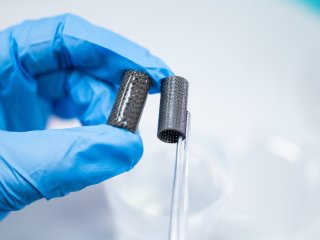 Технология нанесения на имплантаты и протезы покрытий из коллагена. Источник фото: пресс-служба НИТУ МИСИС