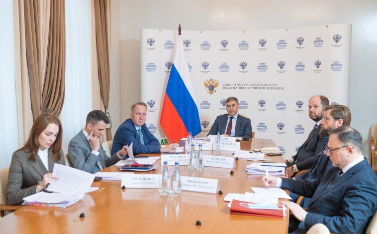 Заседание общественного совета.Источник фото: minobrnauki.gov.ru