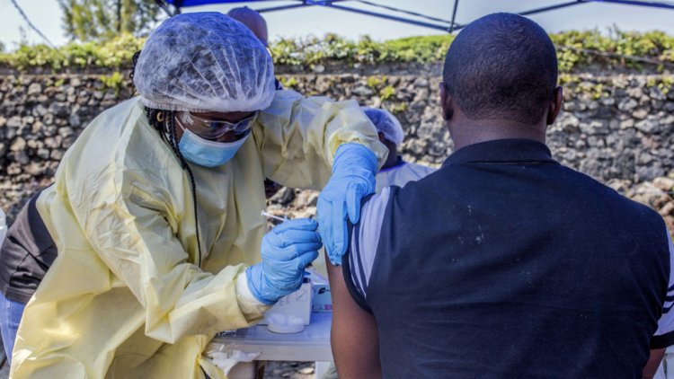 Впервые вакцина против лихорадки Эбола получила одобрение FDA