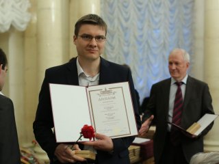 Золото науки: в РАН наградили молодых…