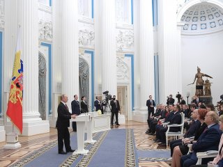 Президент РФ вручил премии молодым учёным…