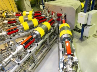 Элемент циклотрона ДЦ-280 Фото: Андрей Луфт / «Научная Россия»